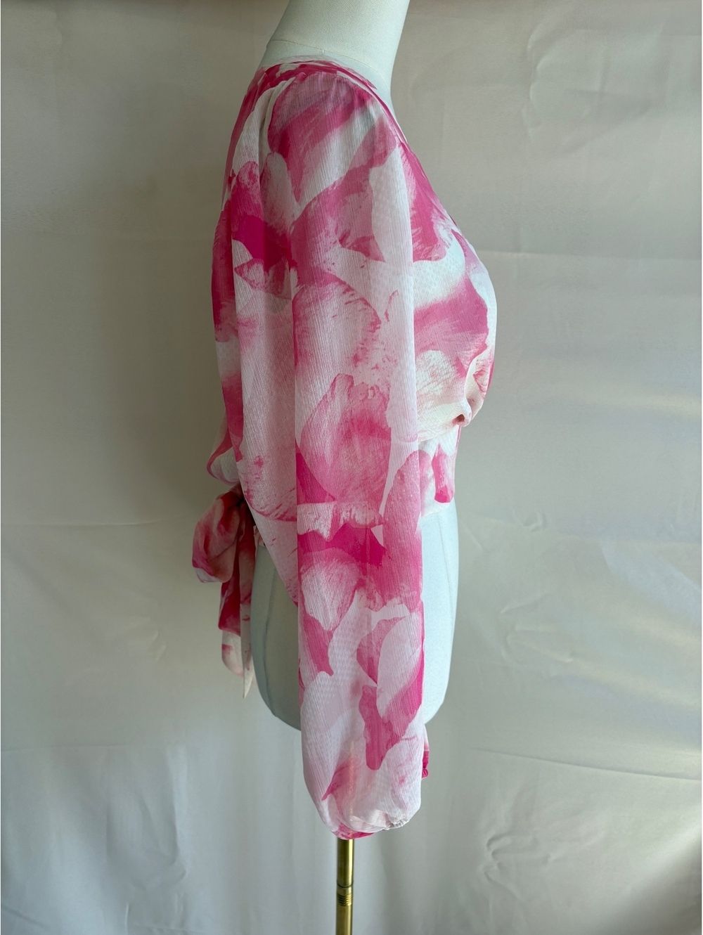 Express Women's Pink and White Floral Wrap Blouse Size Small - Picture 3 of 5